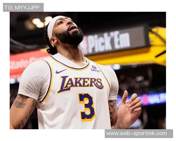 迈克布朗暂停时特别强调拉塞尔在进攻端的重要性与战术安排