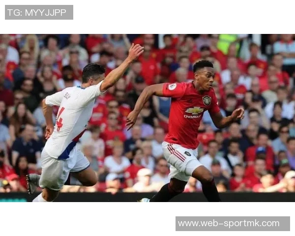 曼联高层青睐格拉斯纳3中卫战术或成新选择